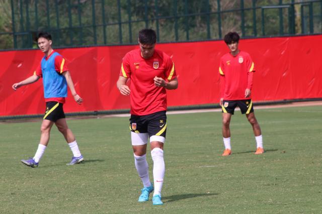 U23国家队唯一中锋训练受伤 7日拍片检查去留待定